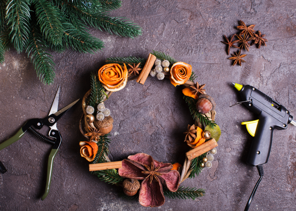 Bygg och dekorera med naturmaterial – skapa med skogen som inspiration